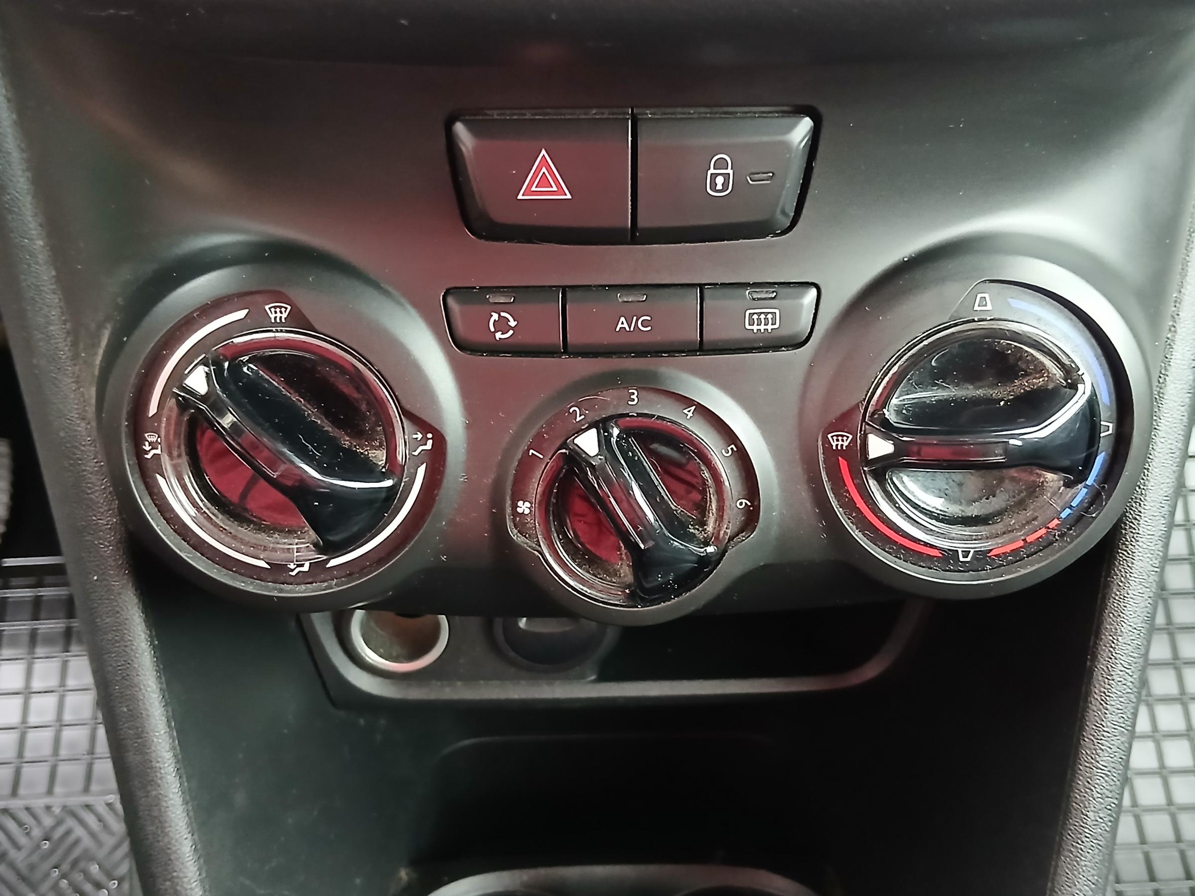 Peugeot 208, 2019 - pohled č. 17