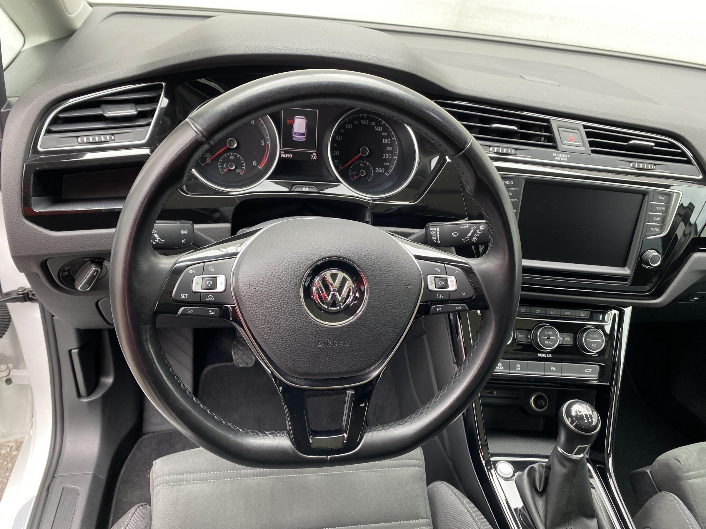 Volkswagen Touran, 2015 - pohled č. 16