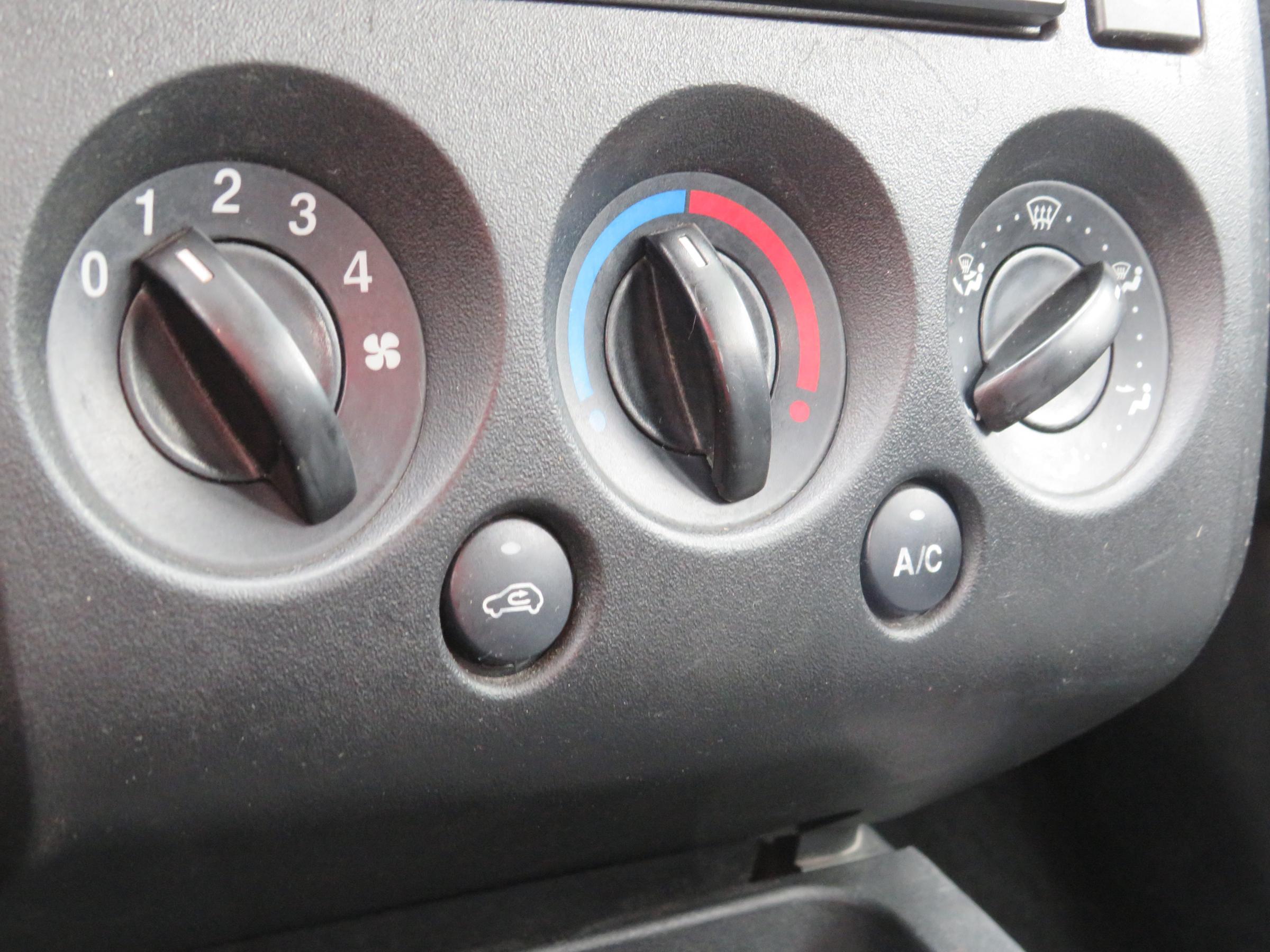 Ford Fiesta, 2005 - pohled č. 15