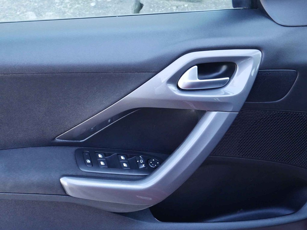 Peugeot 2008 1.2 PT 