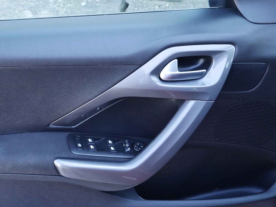 Peugeot 2008 1.2 PT 