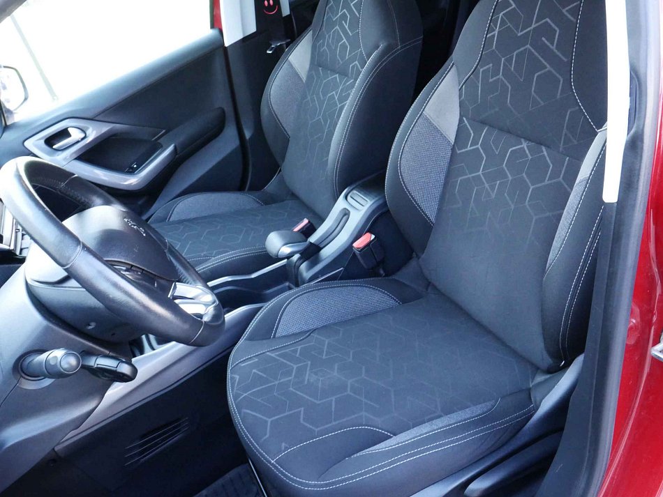 Peugeot 2008 1.2 PT 