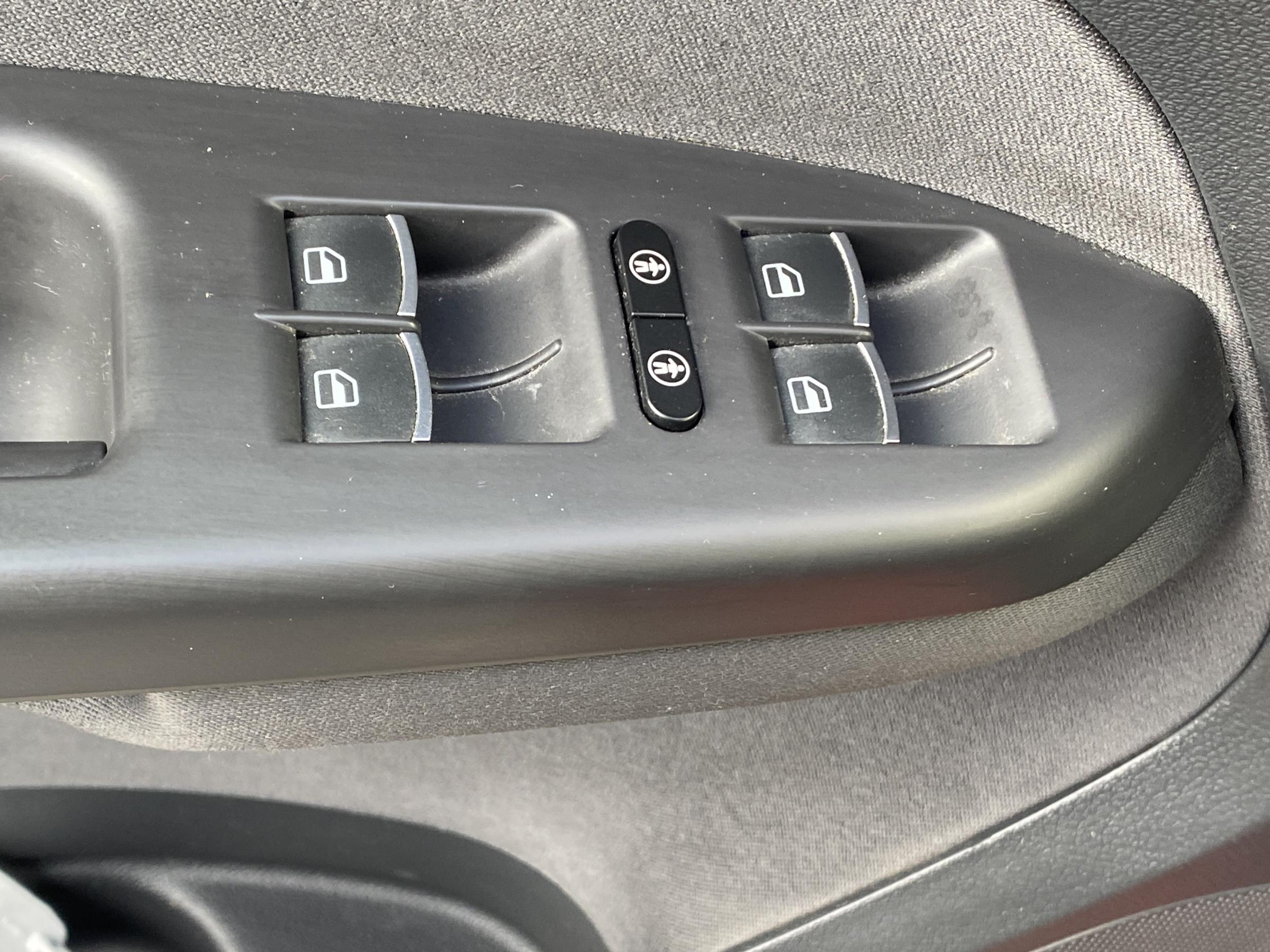 Volkswagen Touran, 2014 - pohled č. 11