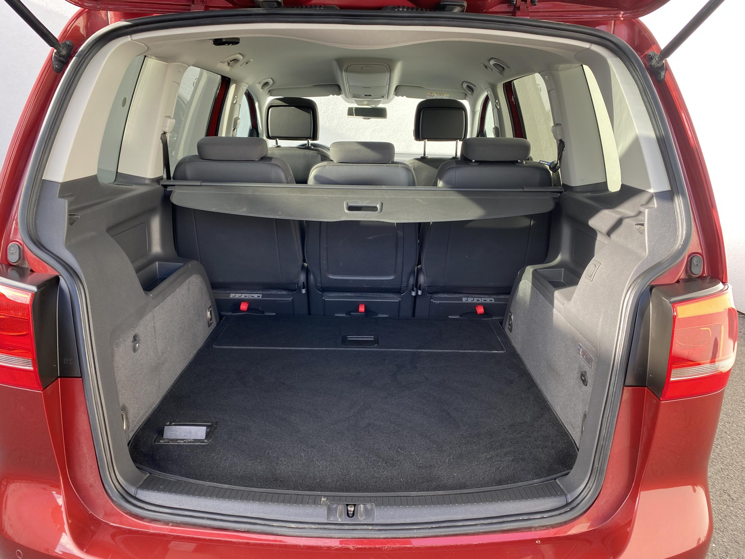 Volkswagen Touran, 2014 - pohled č. 7