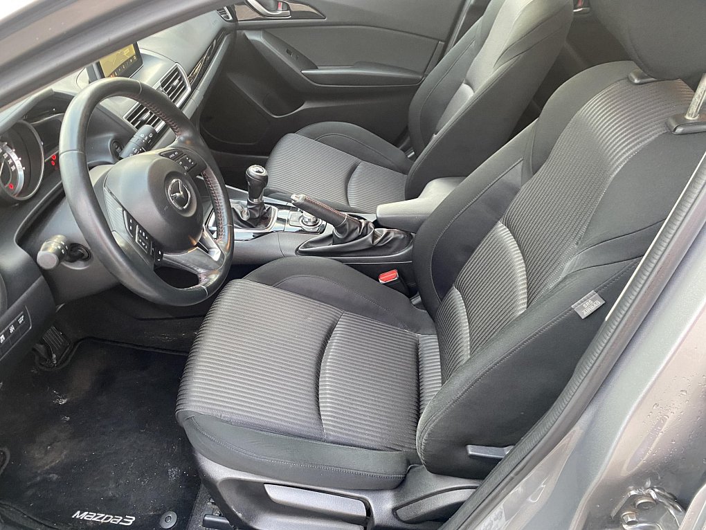 Mazda 3 1.5i 
