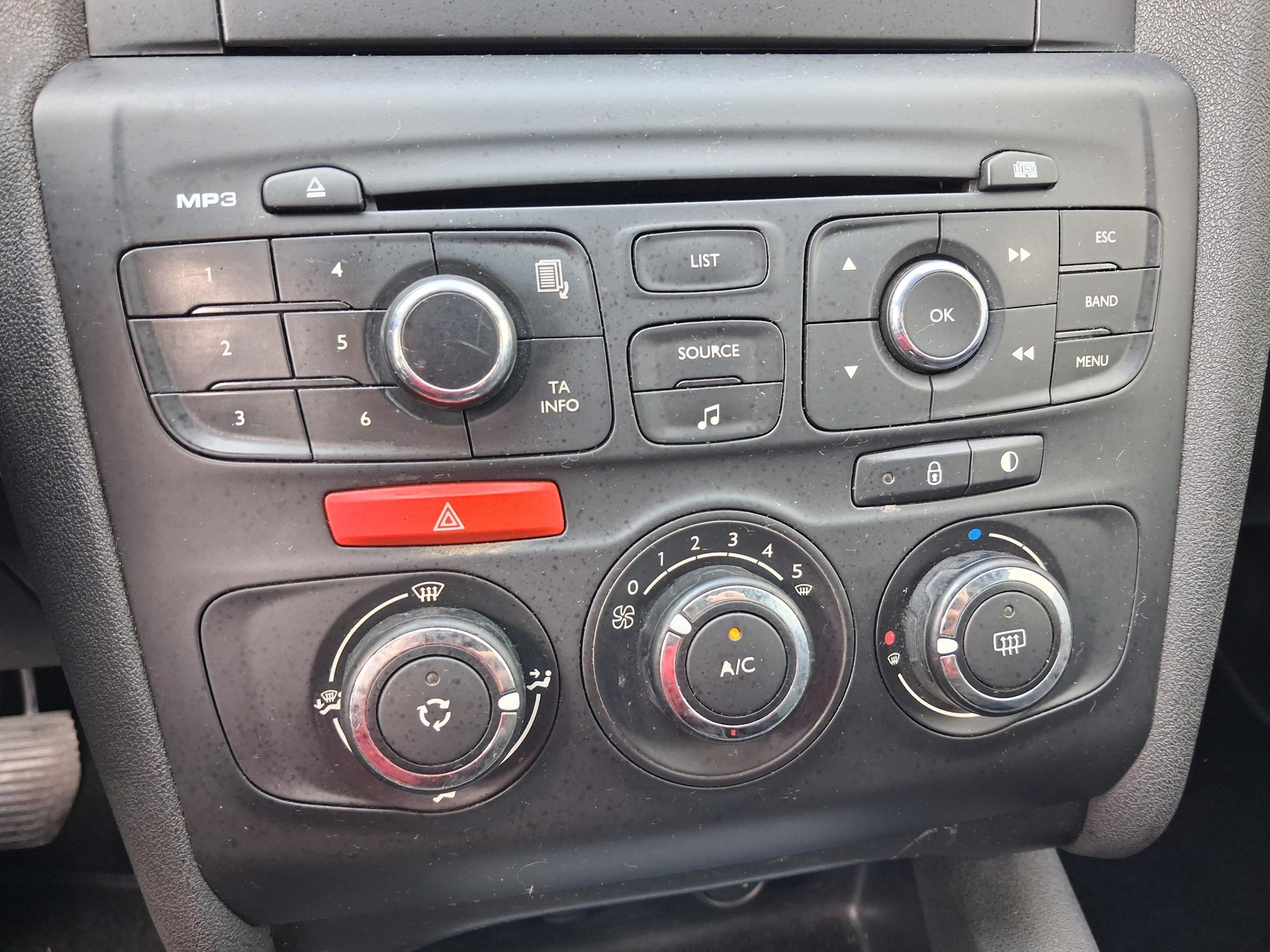 Citroën C4, 2011 - pohled č. 13