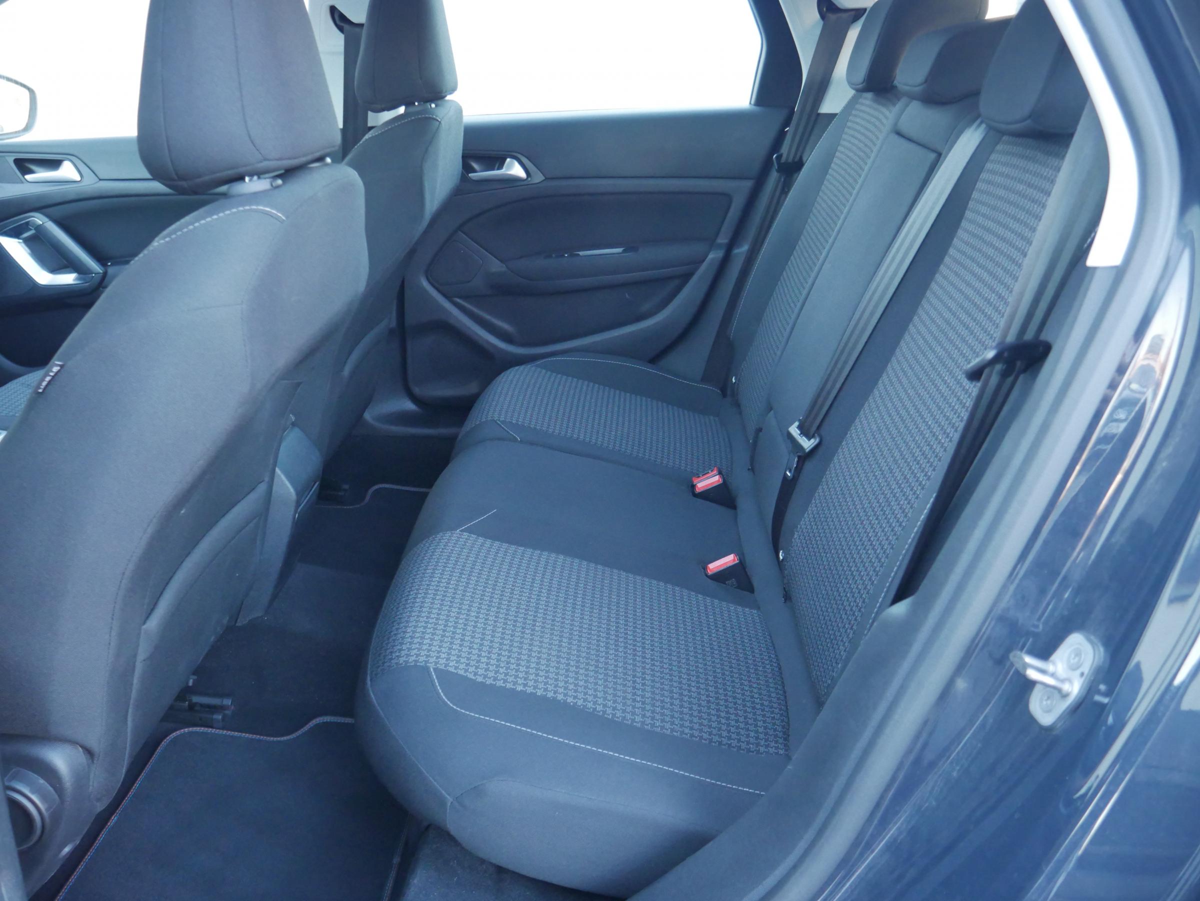 Peugeot 308, 2018 - pohled č. 10