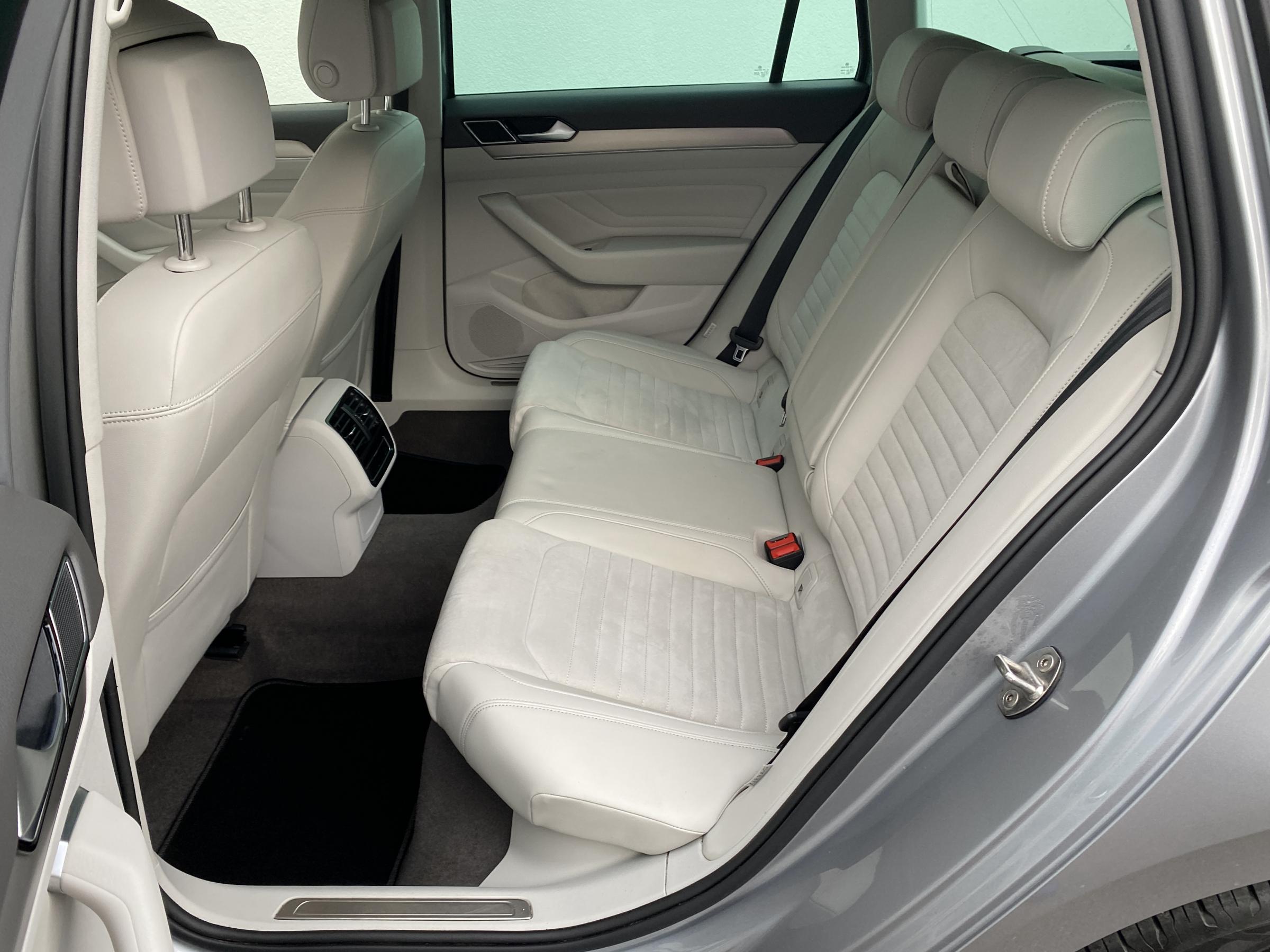 Volkswagen Passat, 2022 - pohled č. 10