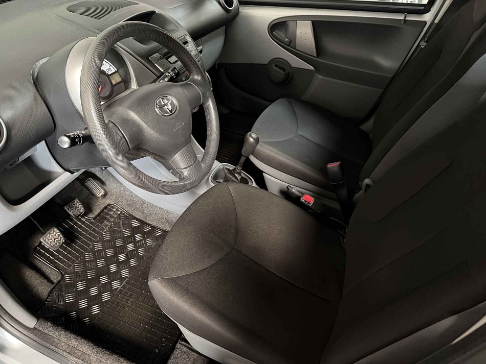 Toyota Aygo 1.0i 
