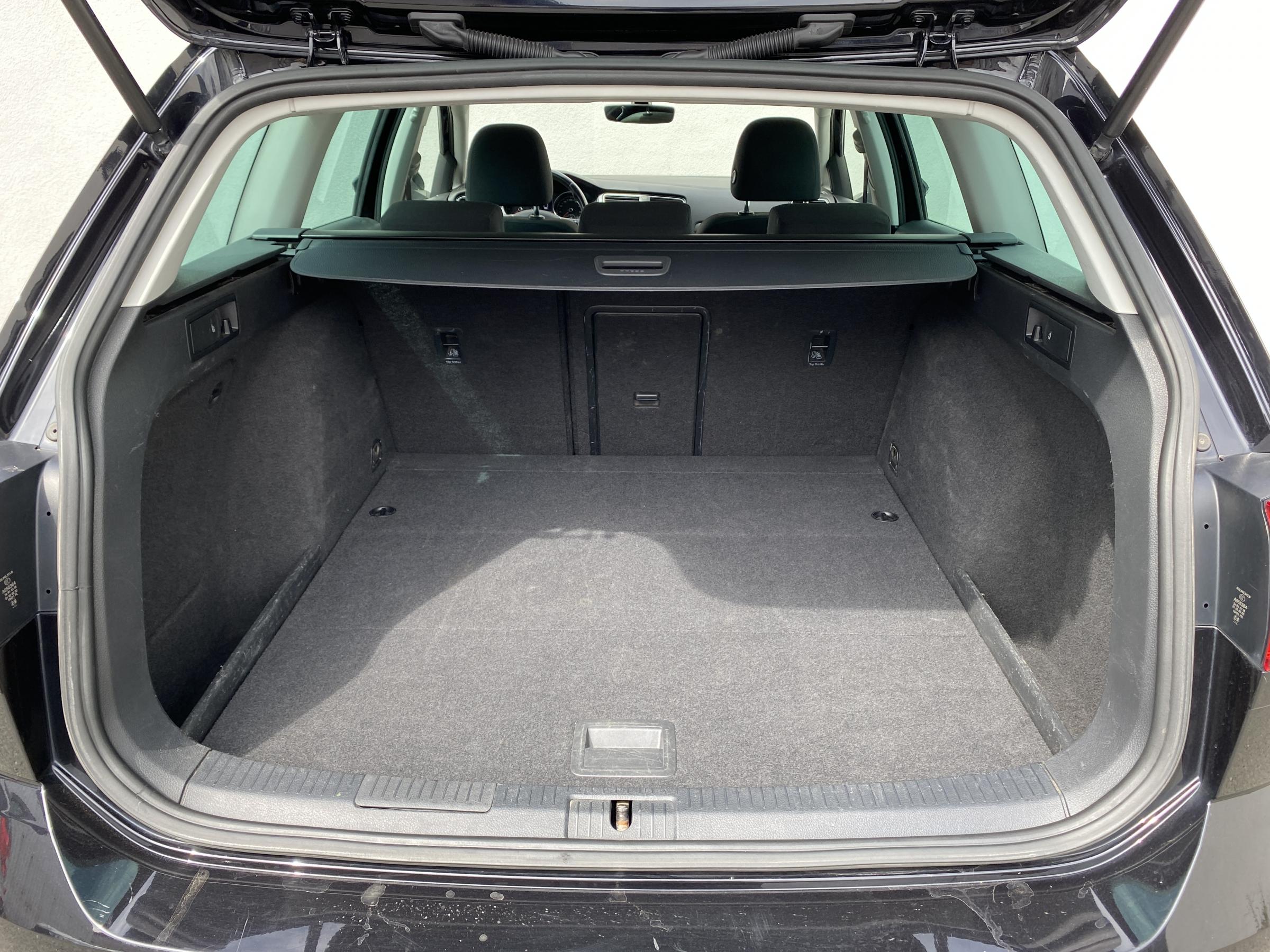 Volkswagen Golf, 2019 - pohled č. 8