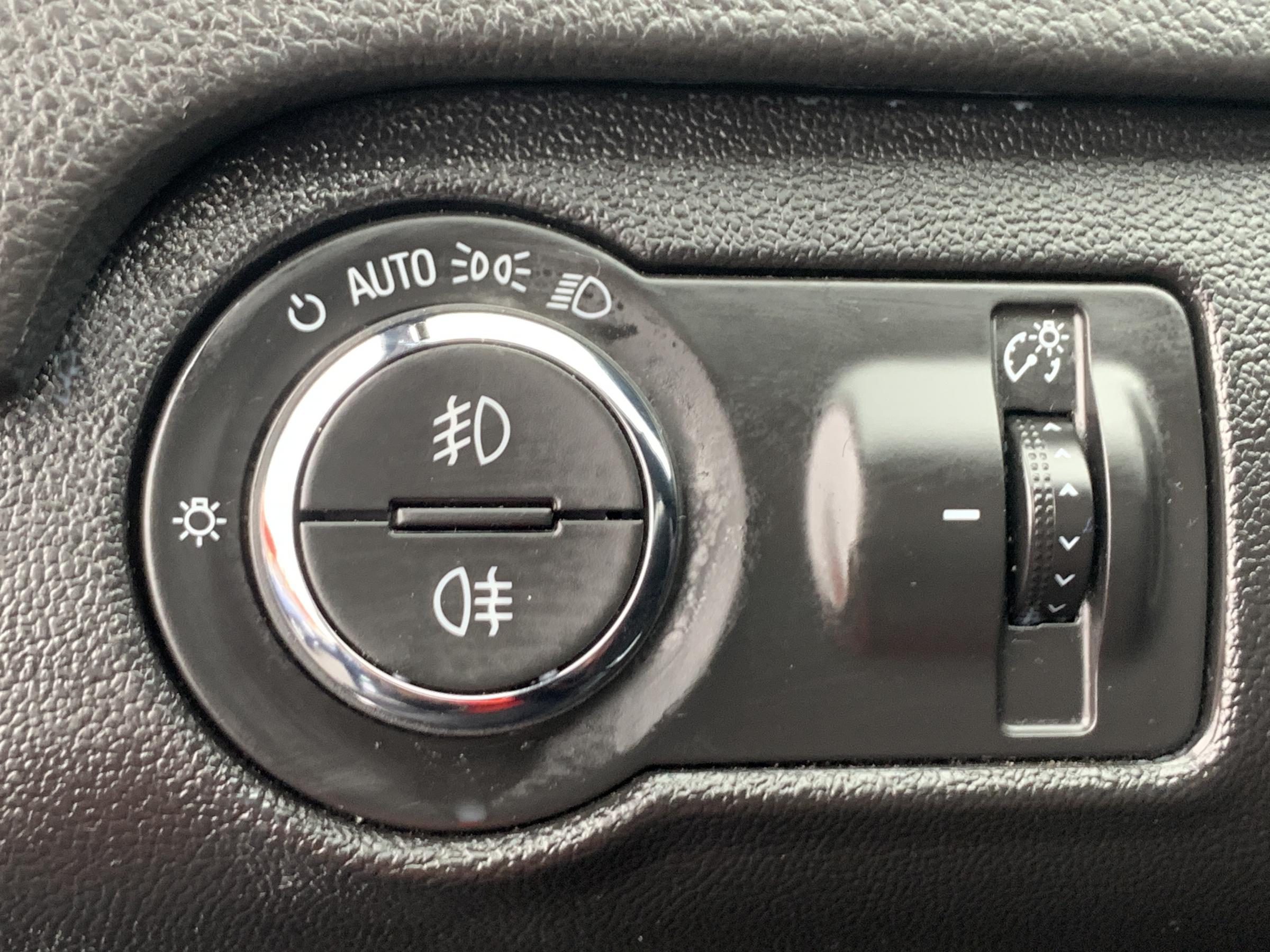 Opel Insignia, 2015 - pohled č. 18