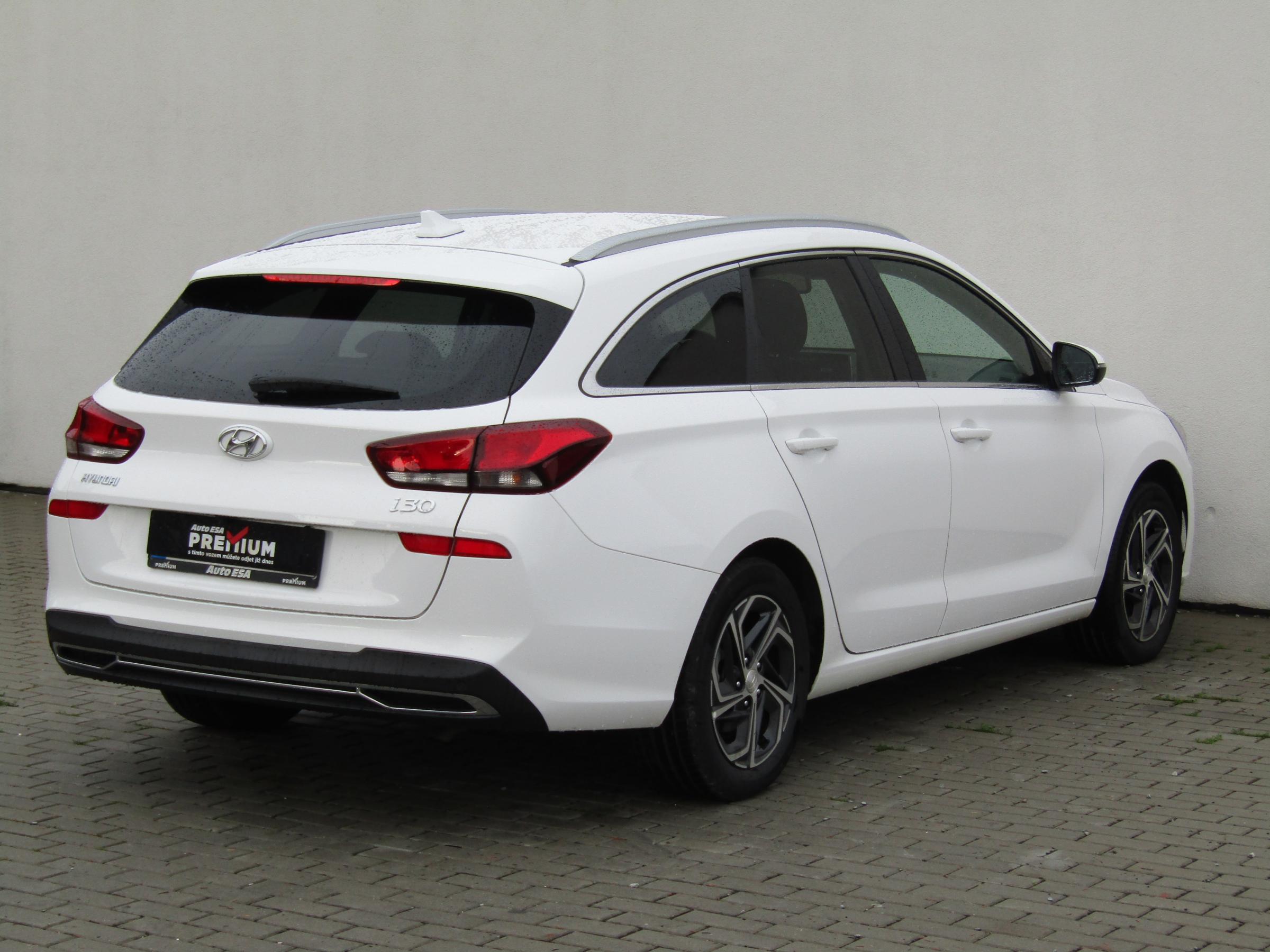 Hyundai i30, 2022 - pohled č. 4