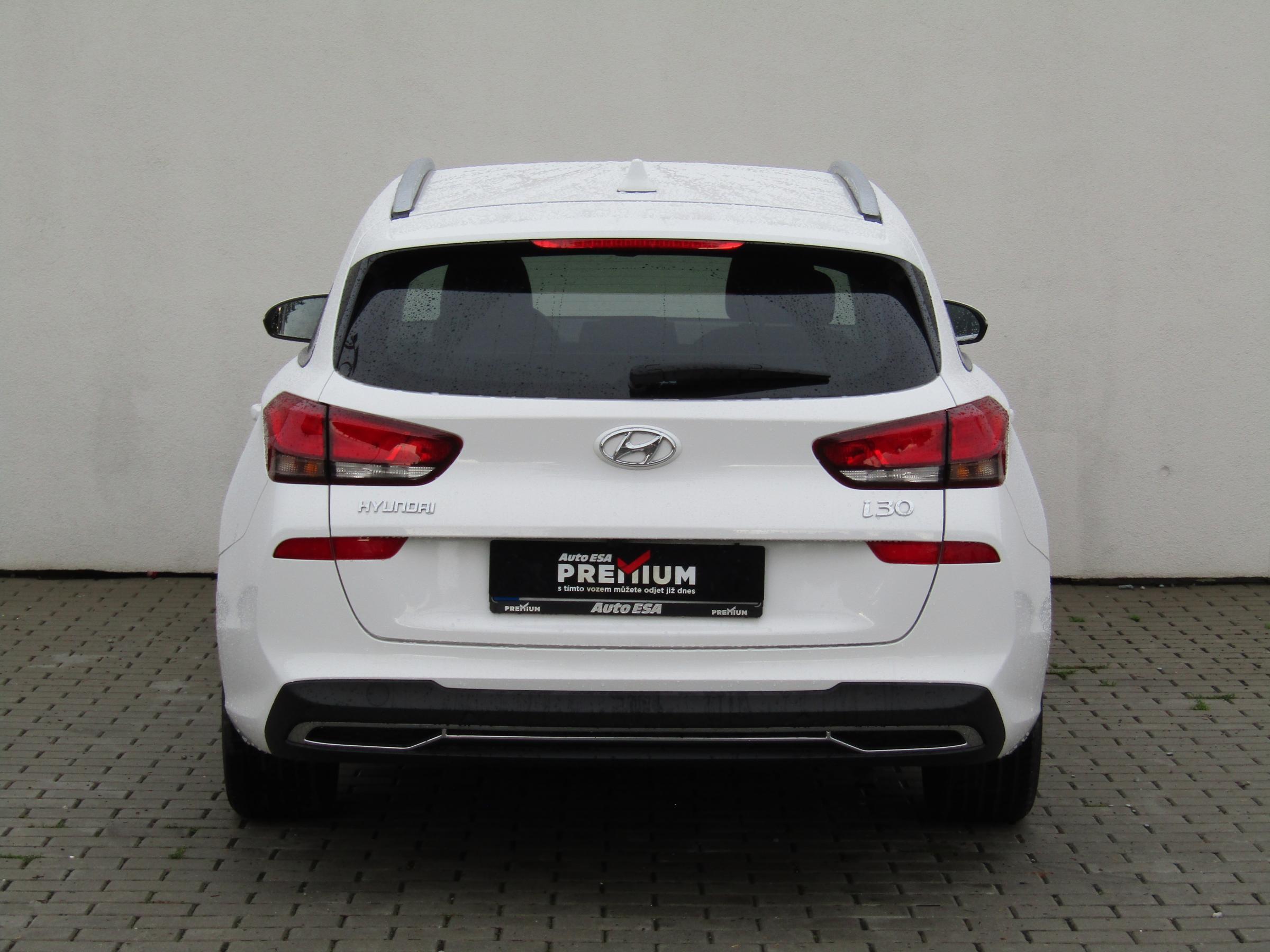 Hyundai i30, 2022 - pohled č. 5
