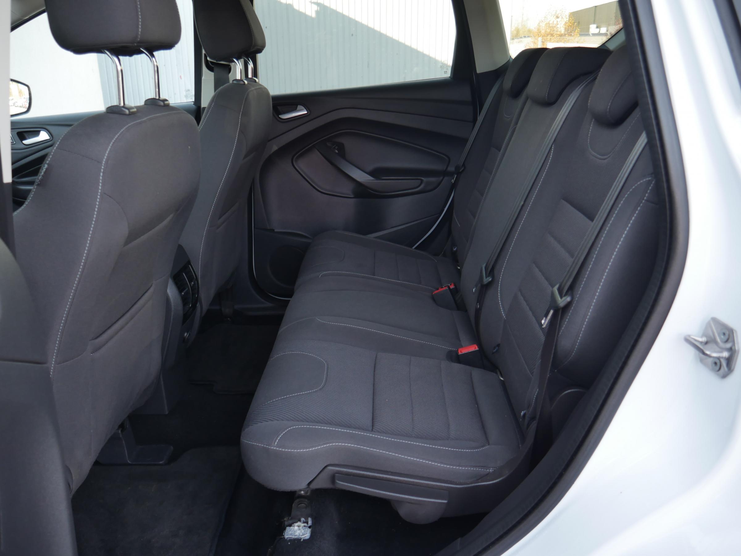 Ford Kuga, 2013 - pohled č. 10