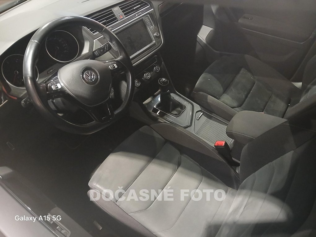 Volkswagen Tiguan 2.0. 