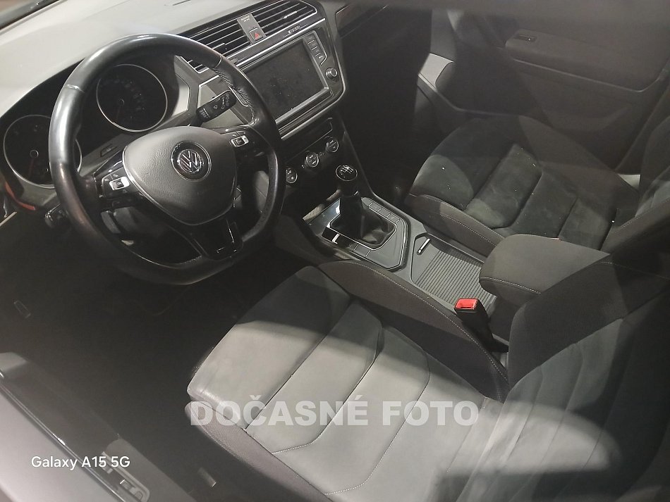 Volkswagen Tiguan 2.0. 