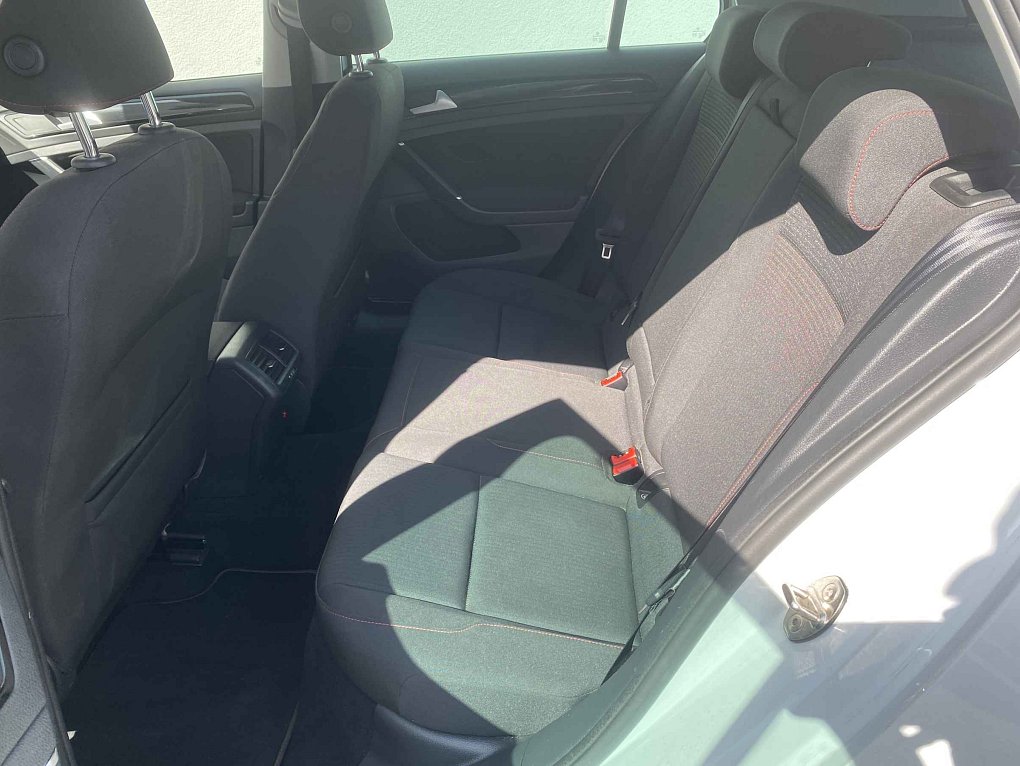 Volkswagen Golf 1.0 TSi Sound