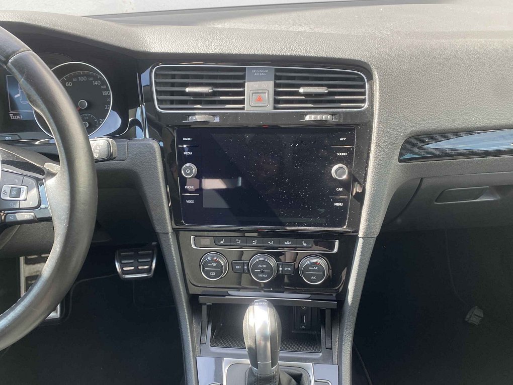 Volkswagen Golf 1.0 TSi Sound