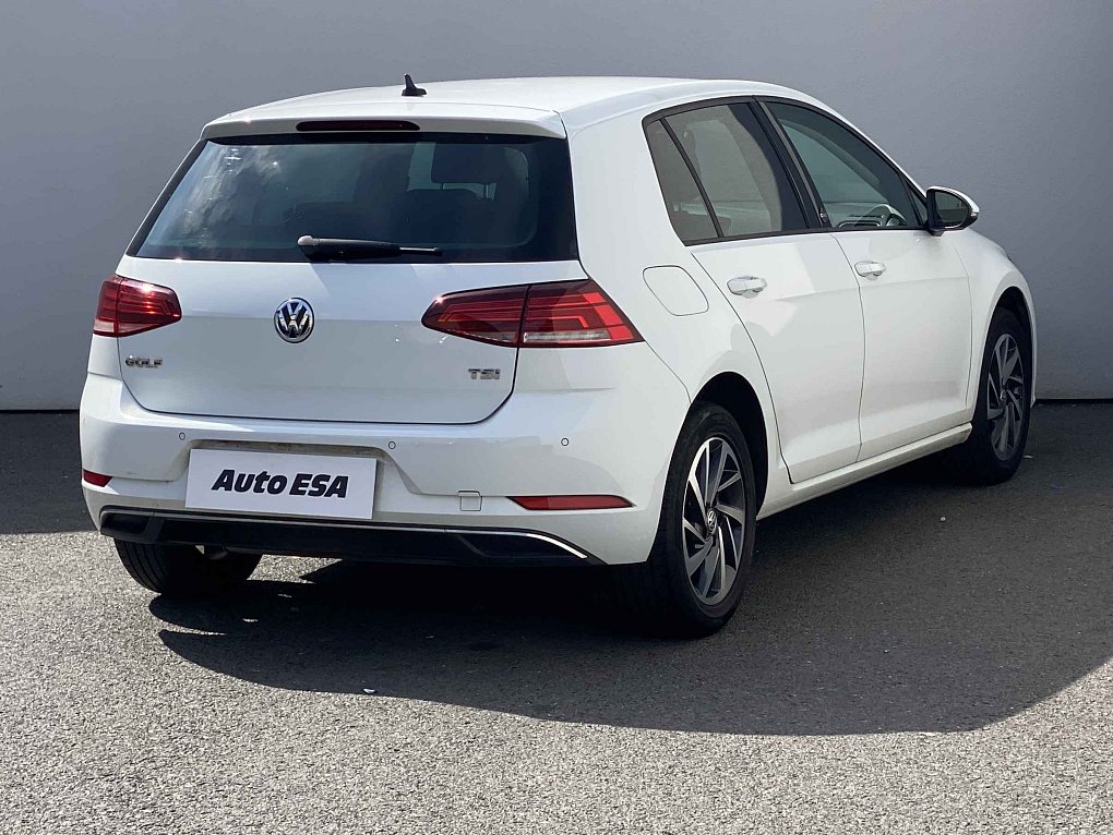 Volkswagen Golf 1.0 TSi Sound
