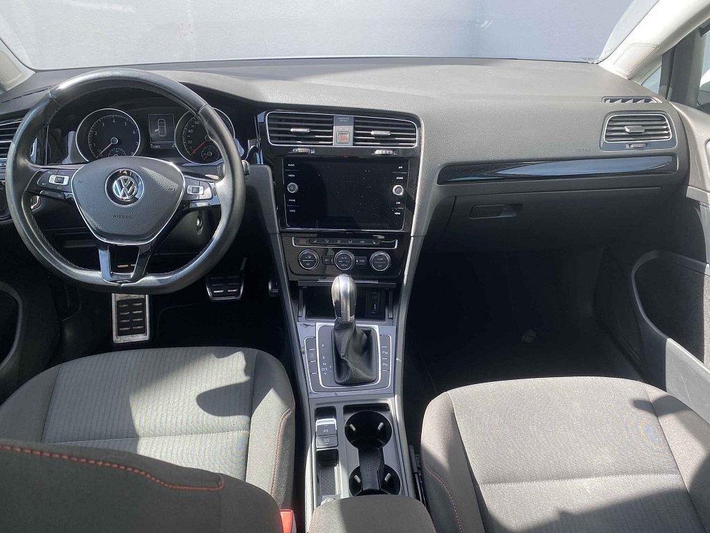 Volkswagen Golf 1.0 TSi Sound