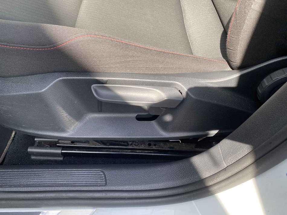 Volkswagen Golf 1.0 TSi Sound