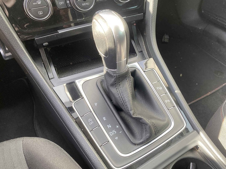 Volkswagen Golf 1.0 TSi Sound