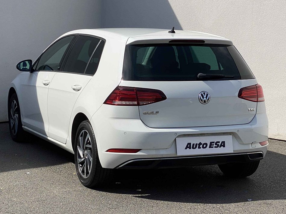 Volkswagen Golf 1.0 TSi Sound