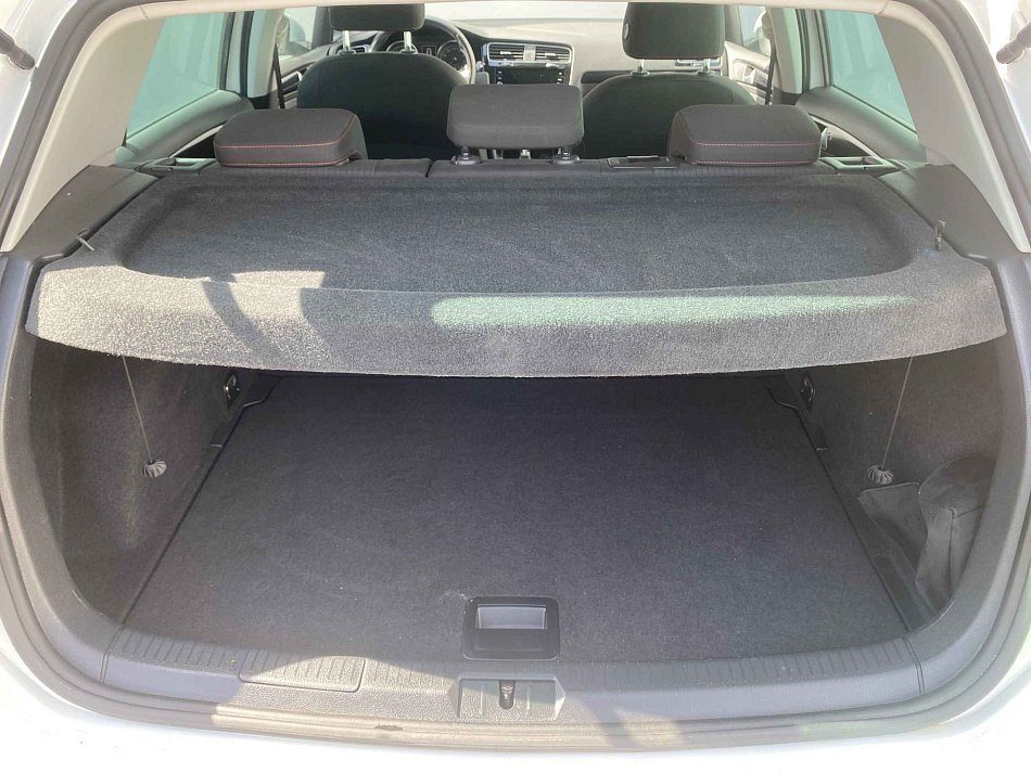 Volkswagen Golf 1.0 TSi Sound