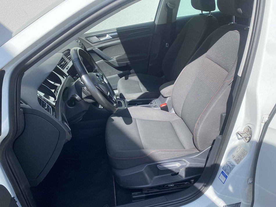 Volkswagen Golf 1.0 TSi Sound