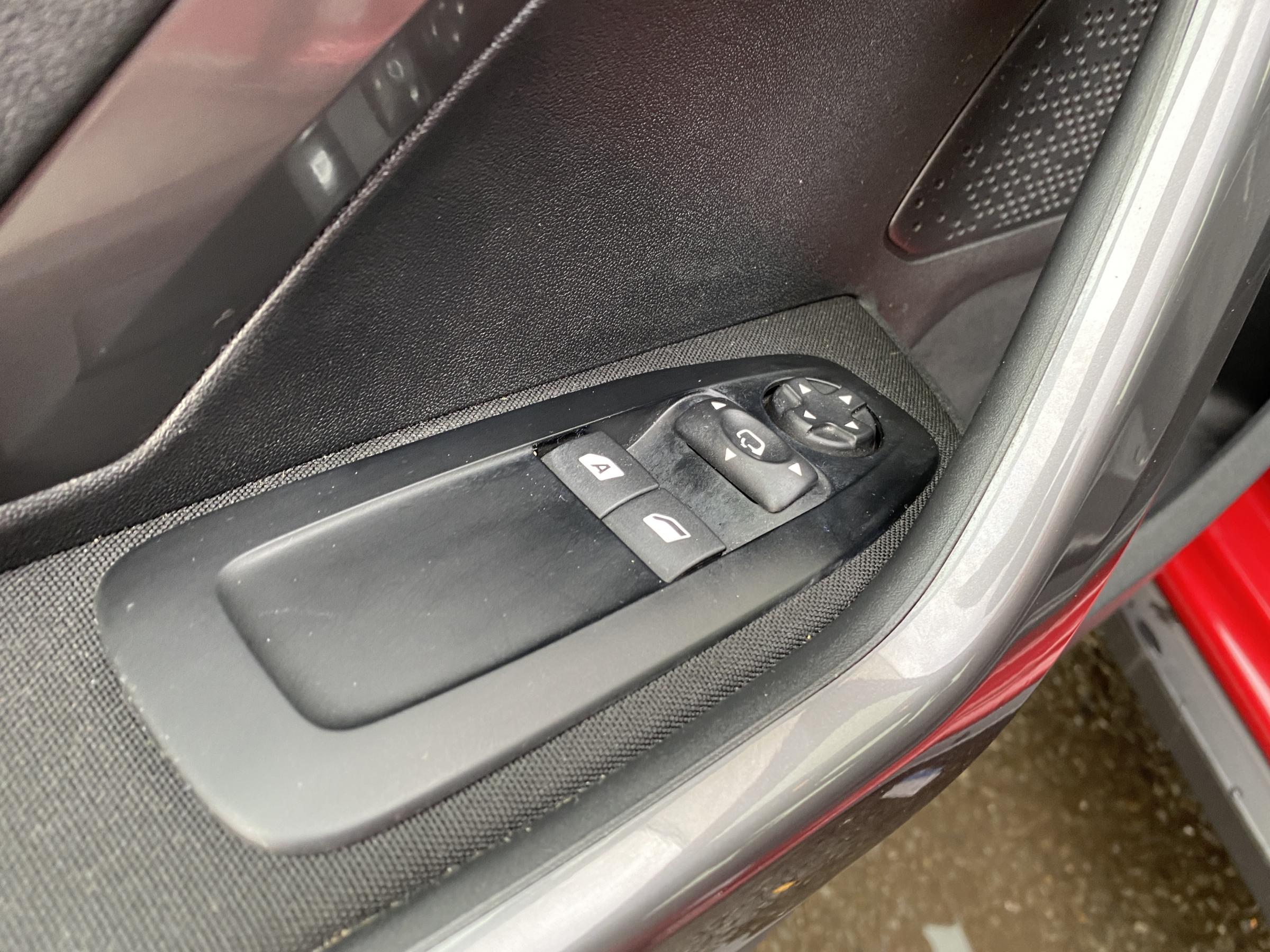 Peugeot 2008, 2017 - pohled č. 13