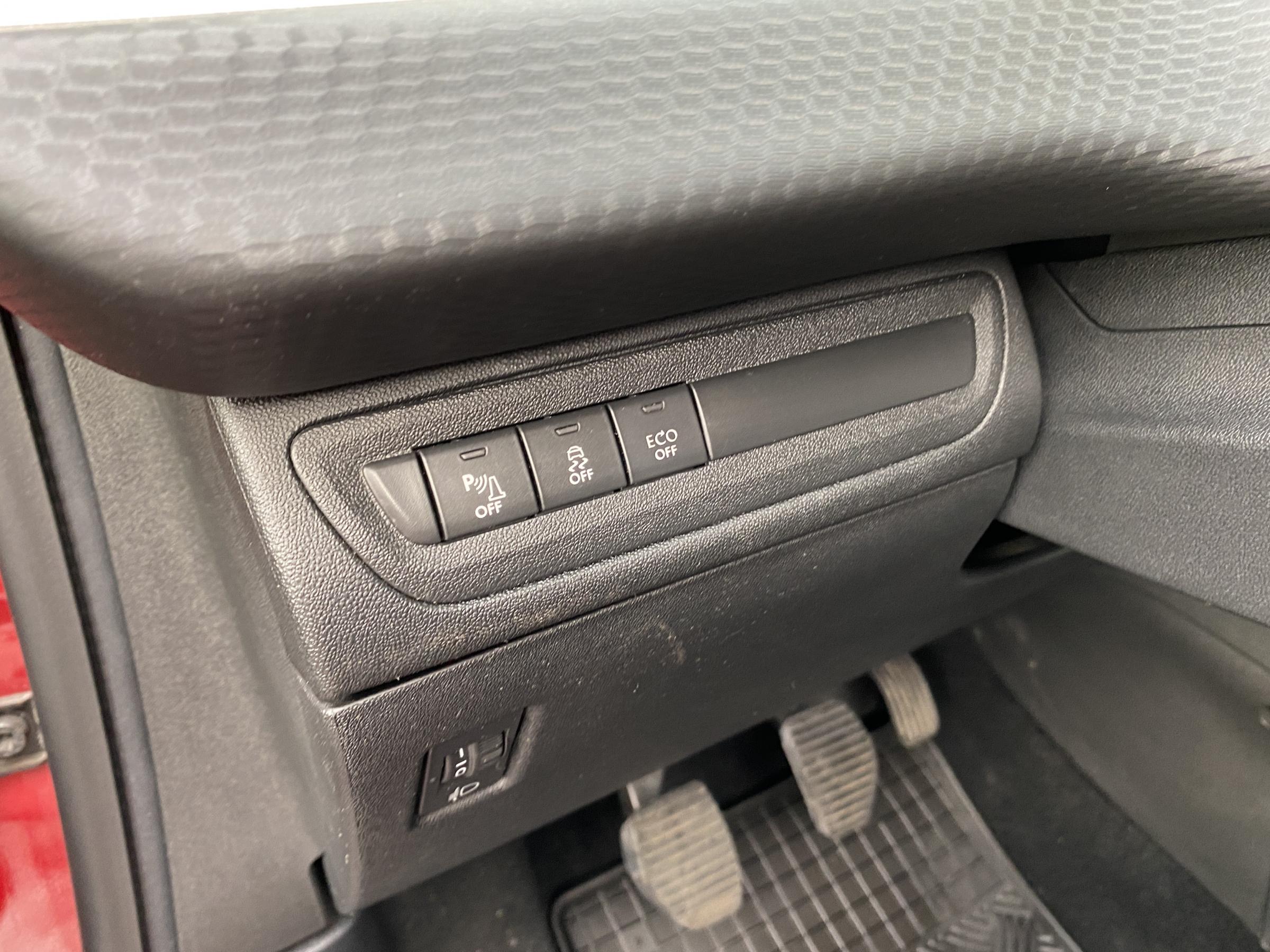 Peugeot 2008, 2017 - pohled č. 16