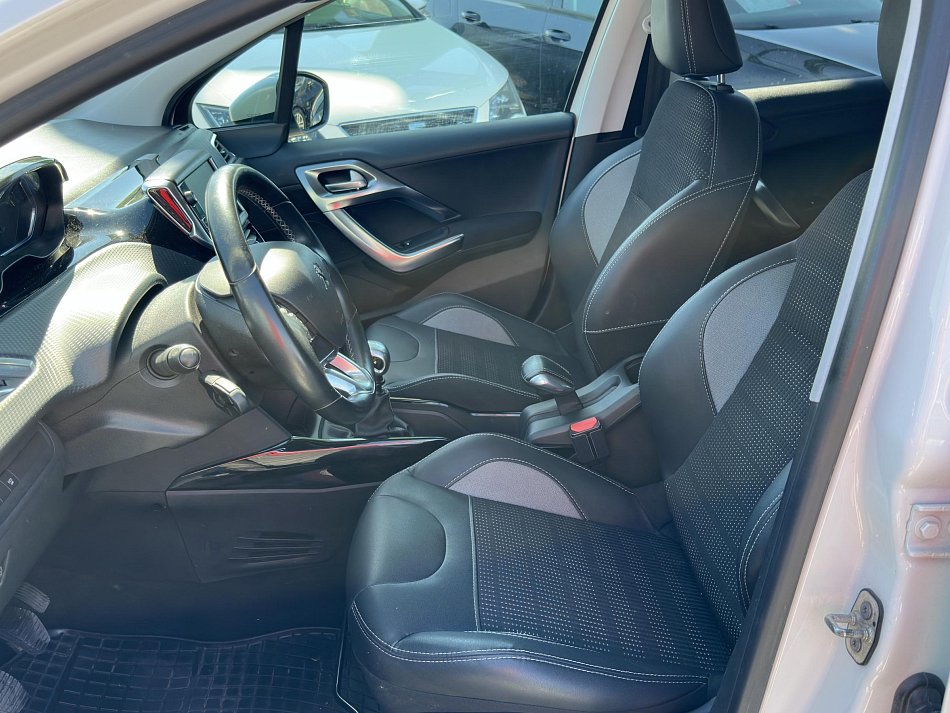 Peugeot 2008 1.2PT 