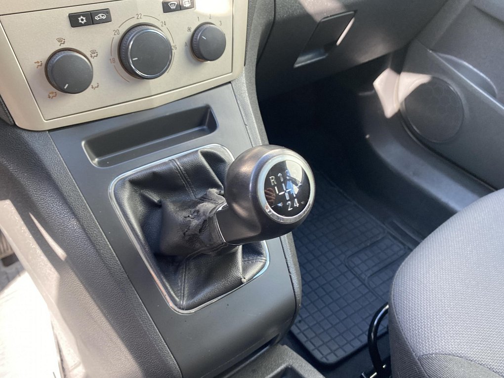 Opel Zafira 1.8 i  7míst