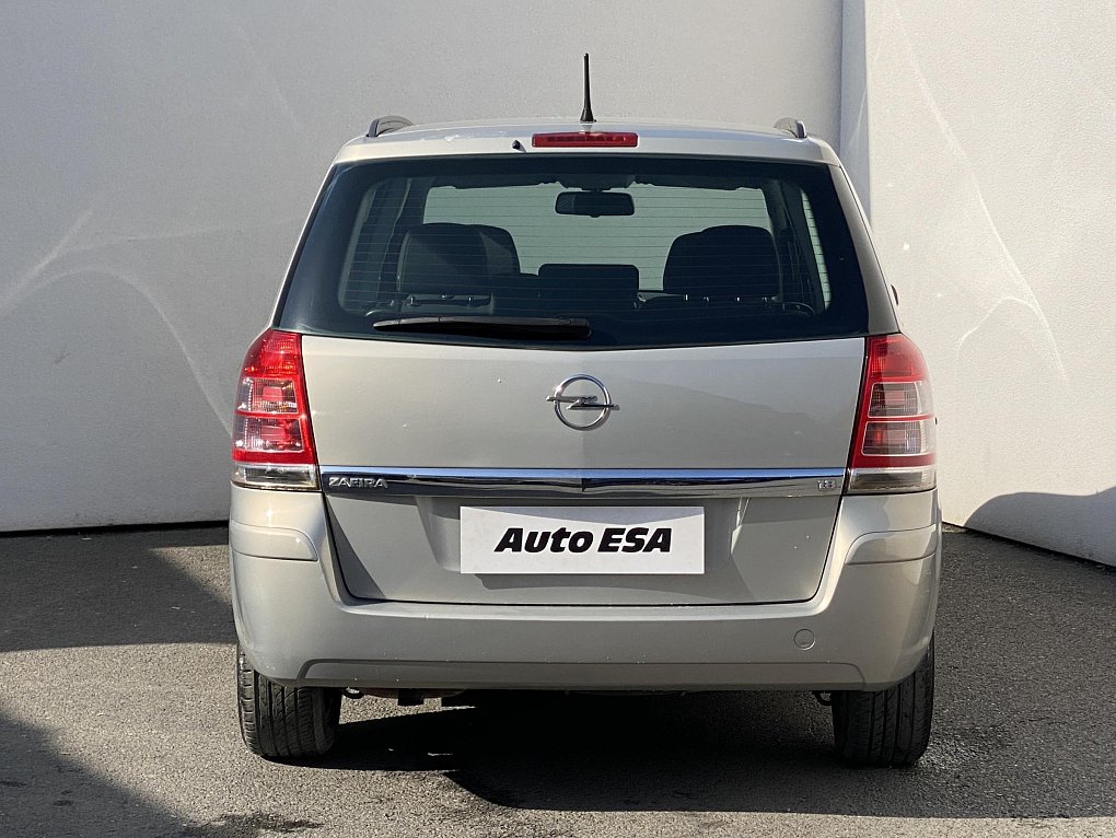 Opel Zafira 1.8 i  7míst
