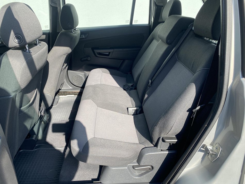 Opel Zafira 1.8 i  7míst