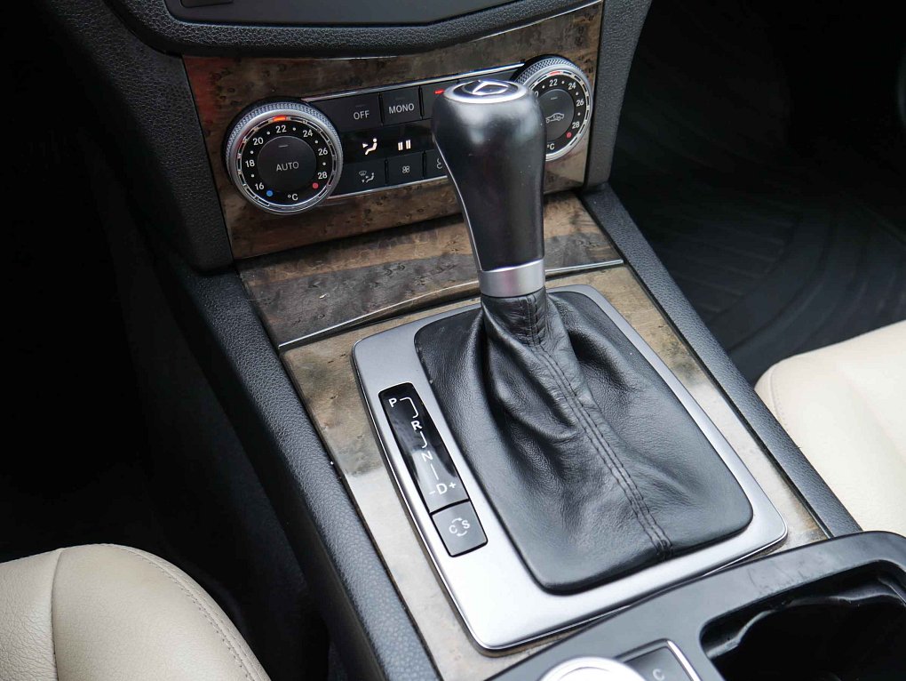 Mercedes-Benz Třída C 3.0 CDi Avantgarde C320 4Matic
