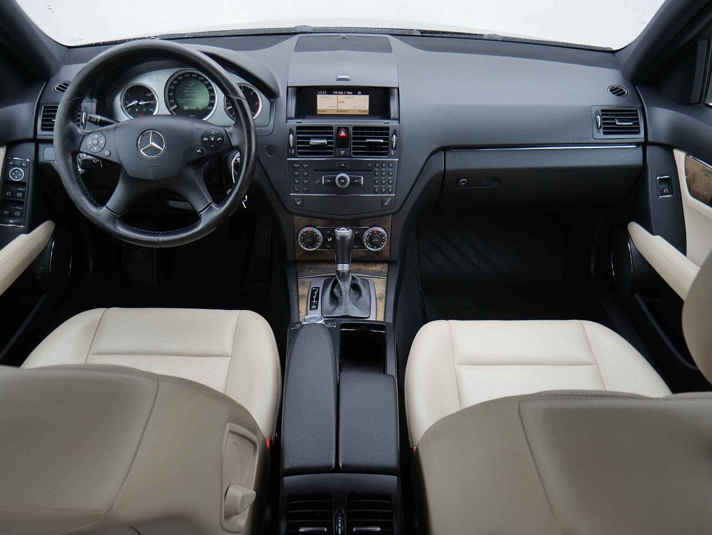 Mercedes-Benz Třída C 3.0 CDi Avantgarde C320 4Matic