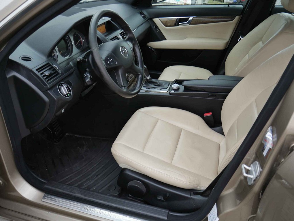 Mercedes-Benz Třída C 3.0 CDi Avantgarde C320 4Matic