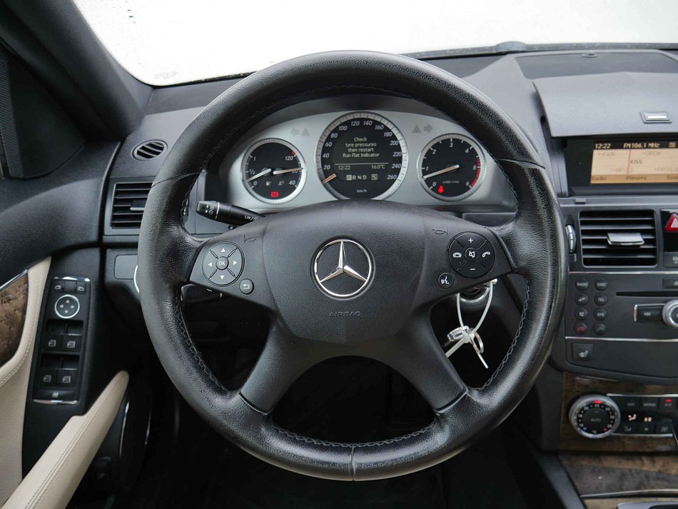 Mercedes-Benz Třída C 3.0 CDi Avantgarde C320 4Matic