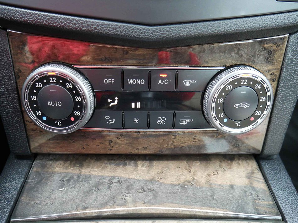 Mercedes-Benz Třída C 3.0 CDi Avantgarde C320 4Matic