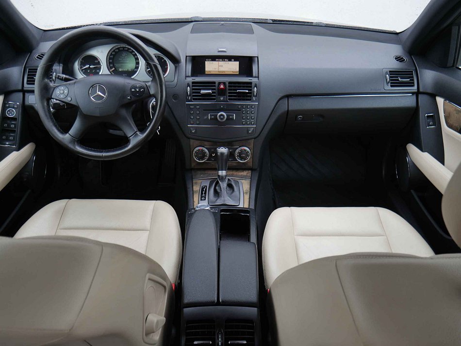 Mercedes-Benz Třída C 3.0 CDi Avantgarde C320 4Matic