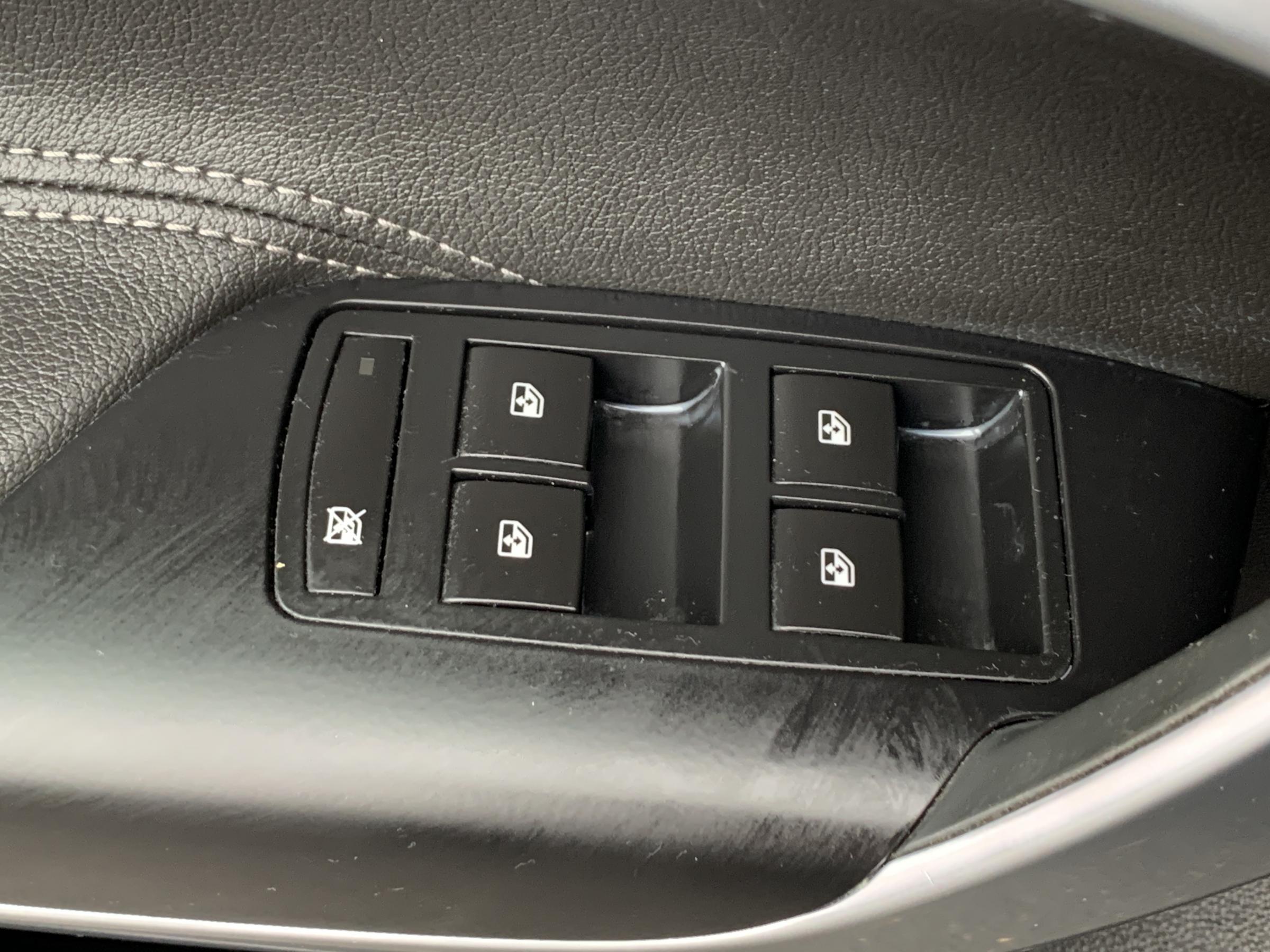 Opel Insignia, 2015 - pohled č. 19