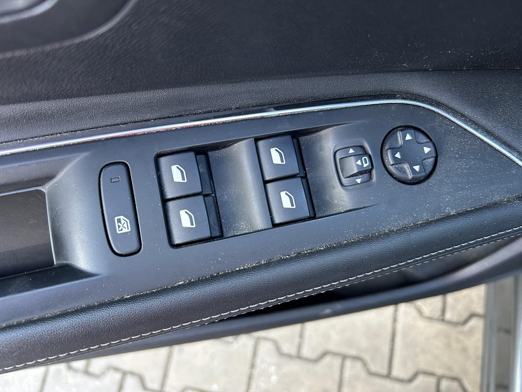 Peugeot 3008 1.2 PT Allure