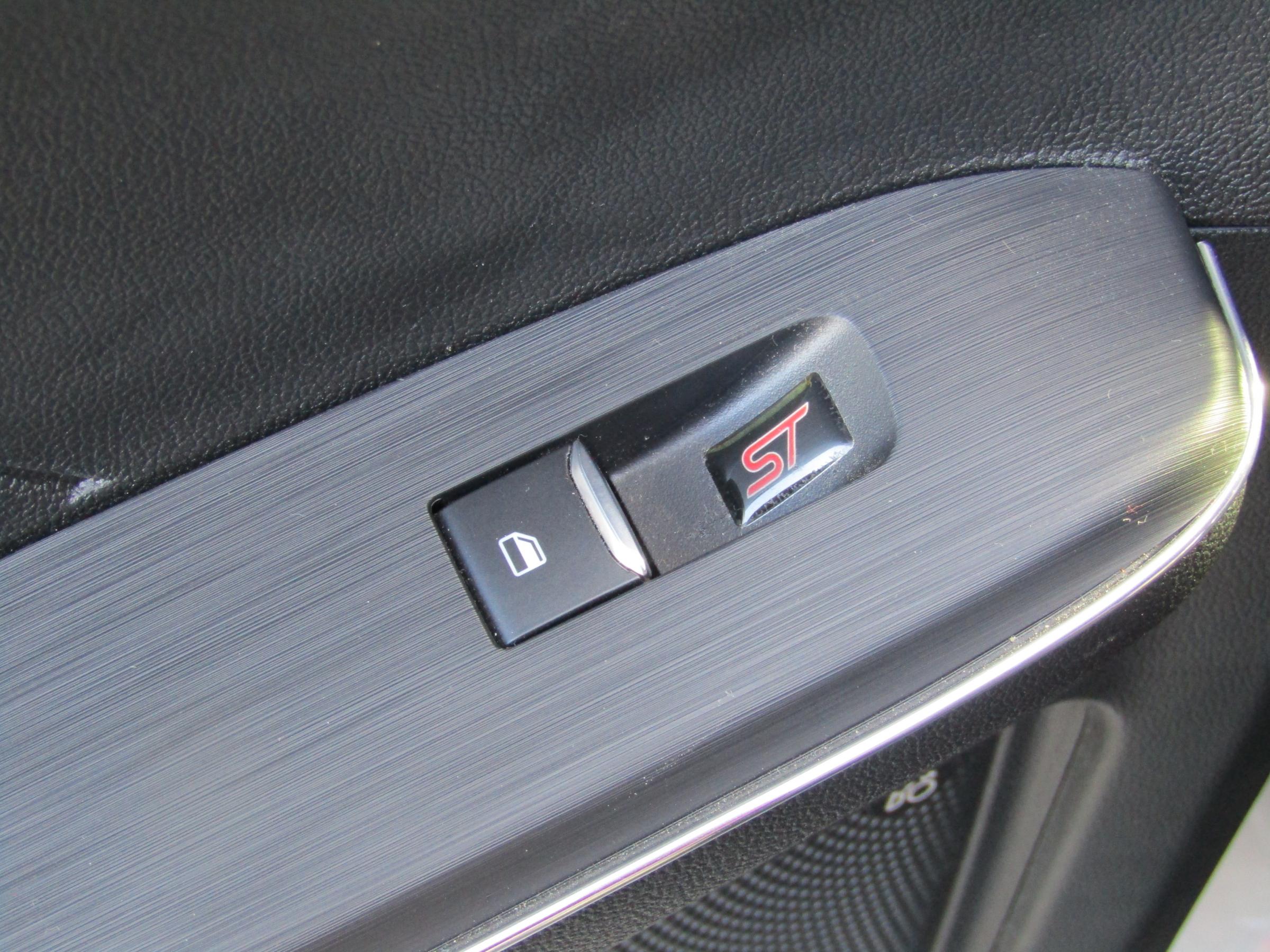 Ford Kuga, 2021 - pohled č. 12