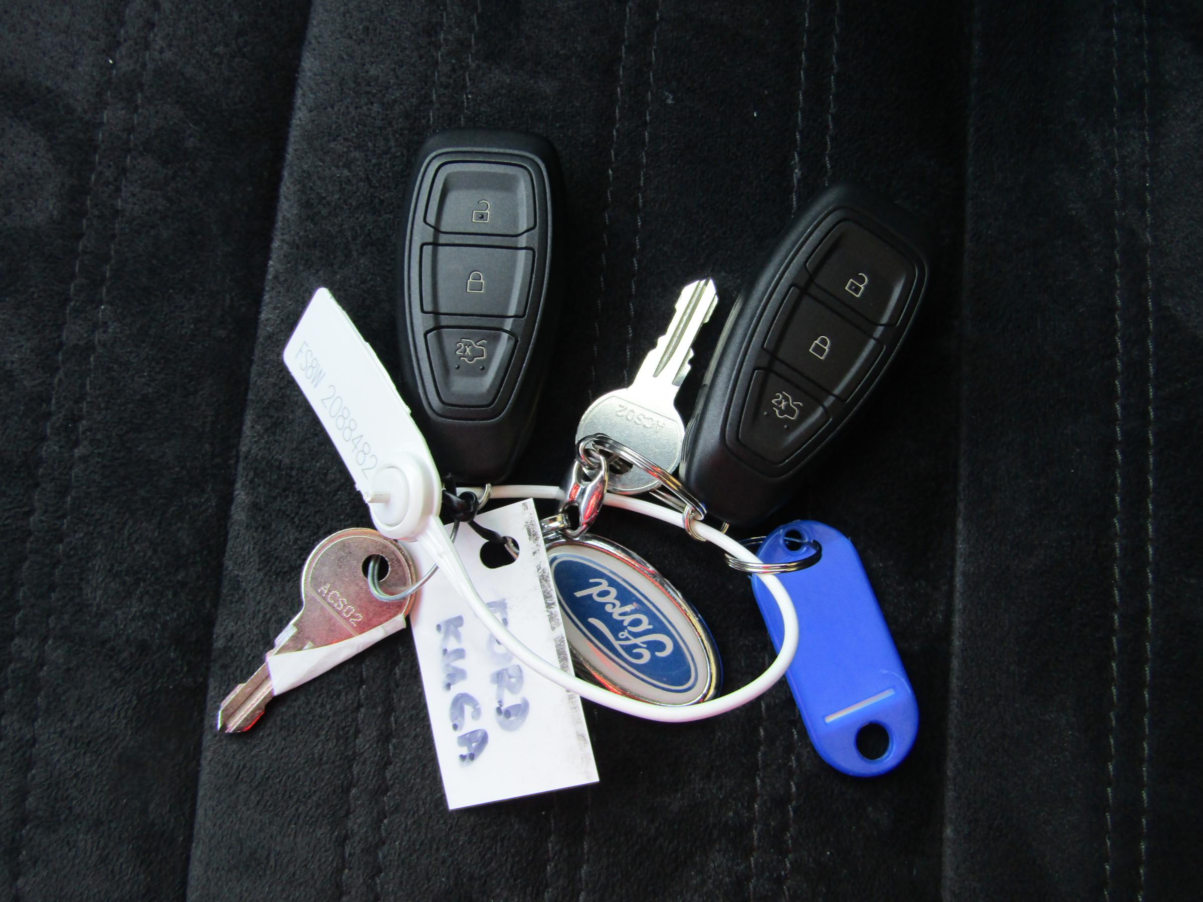 Ford Kuga, 2021 - pohled č. 24