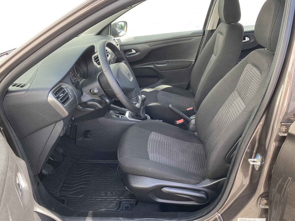 Peugeot 301 1.6i 