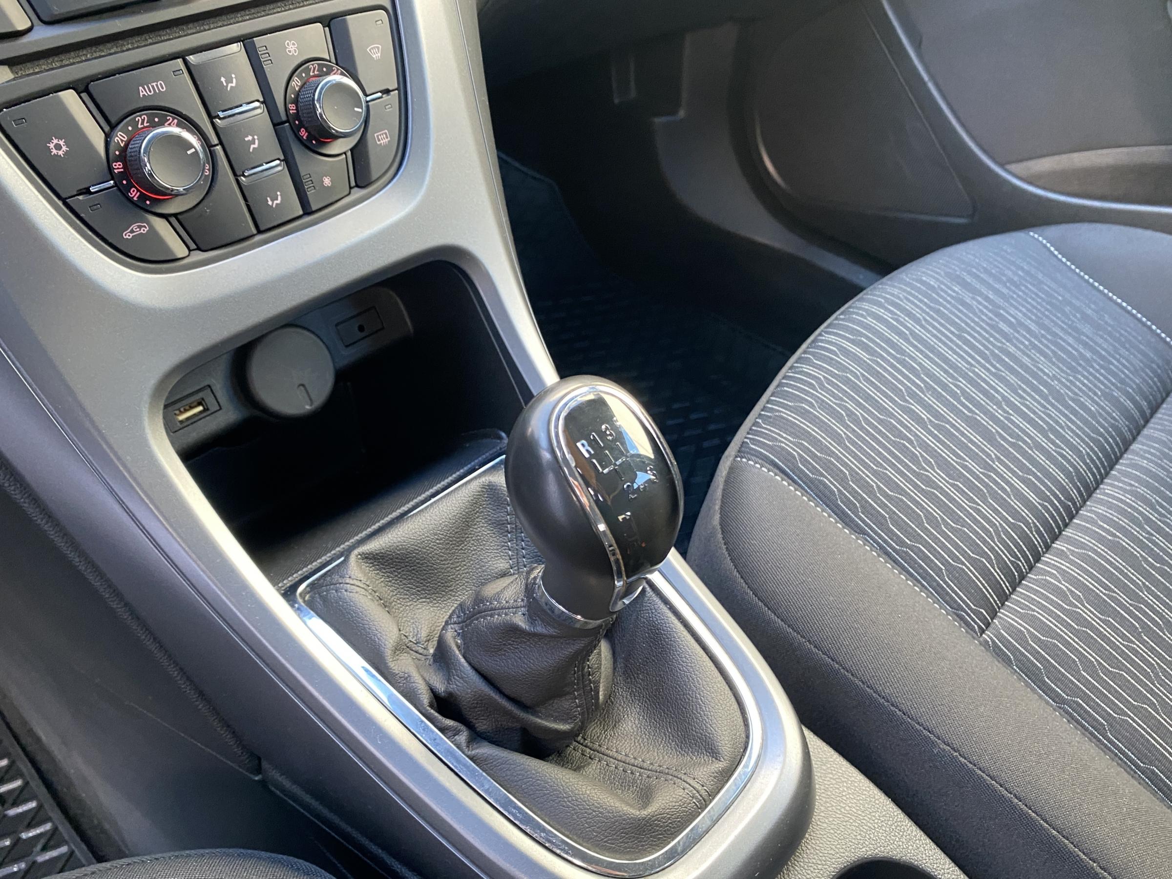 Opel Astra, 2014 - pohled č. 16