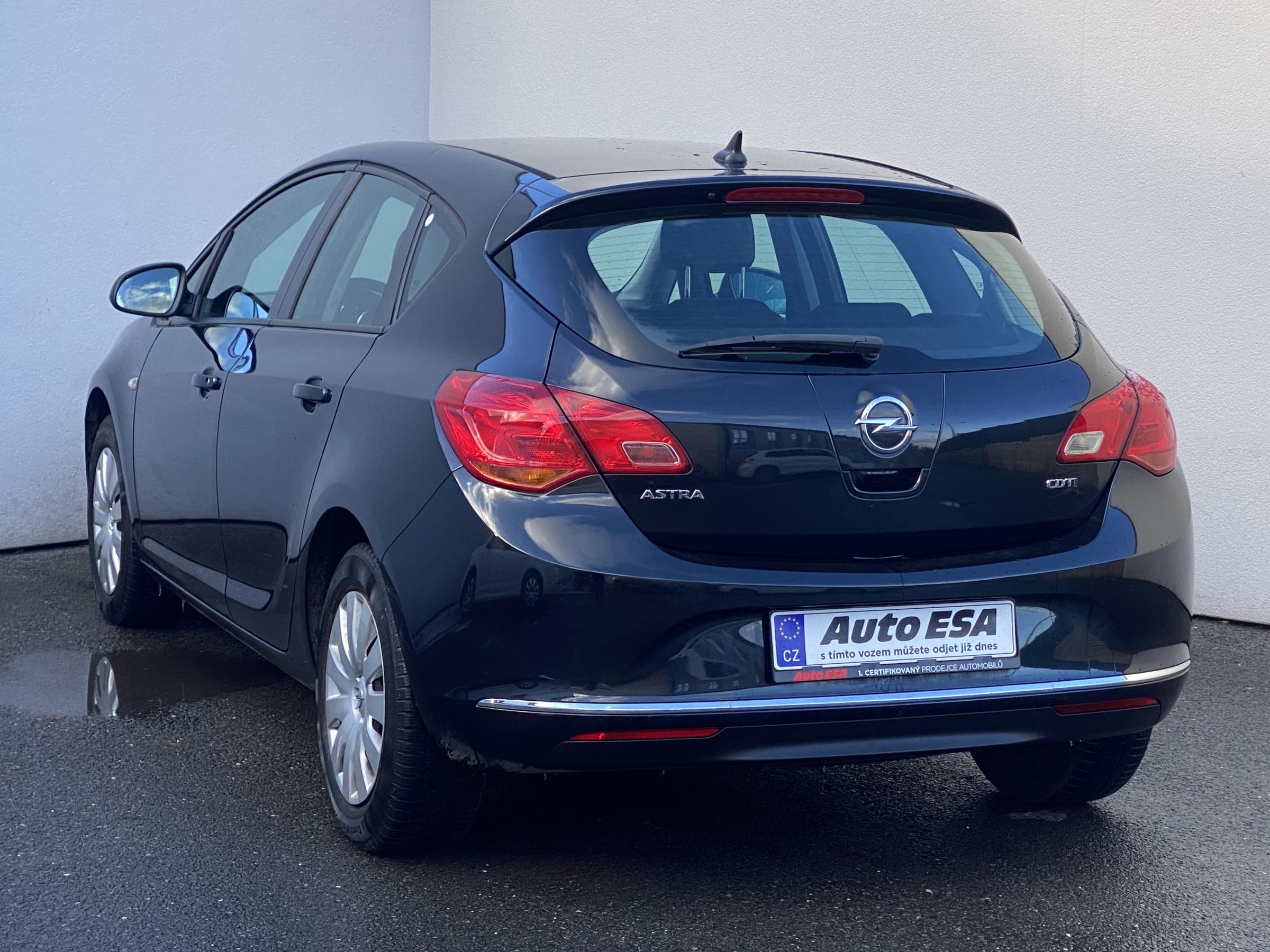 Opel Astra, 2014 - pohled č. 4