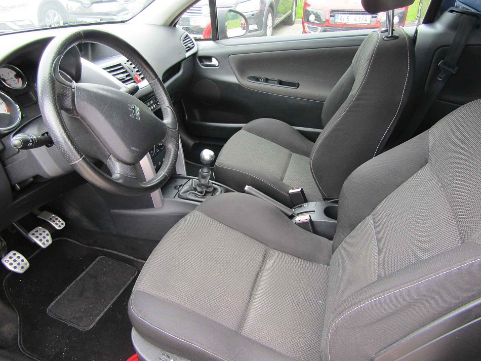Peugeot 207 1.6i 