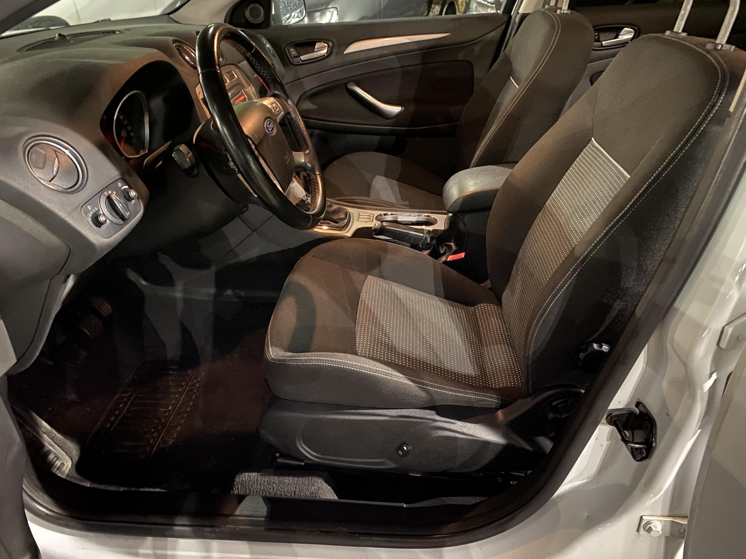 Ford Mondeo, 2010 - pohled č. 9